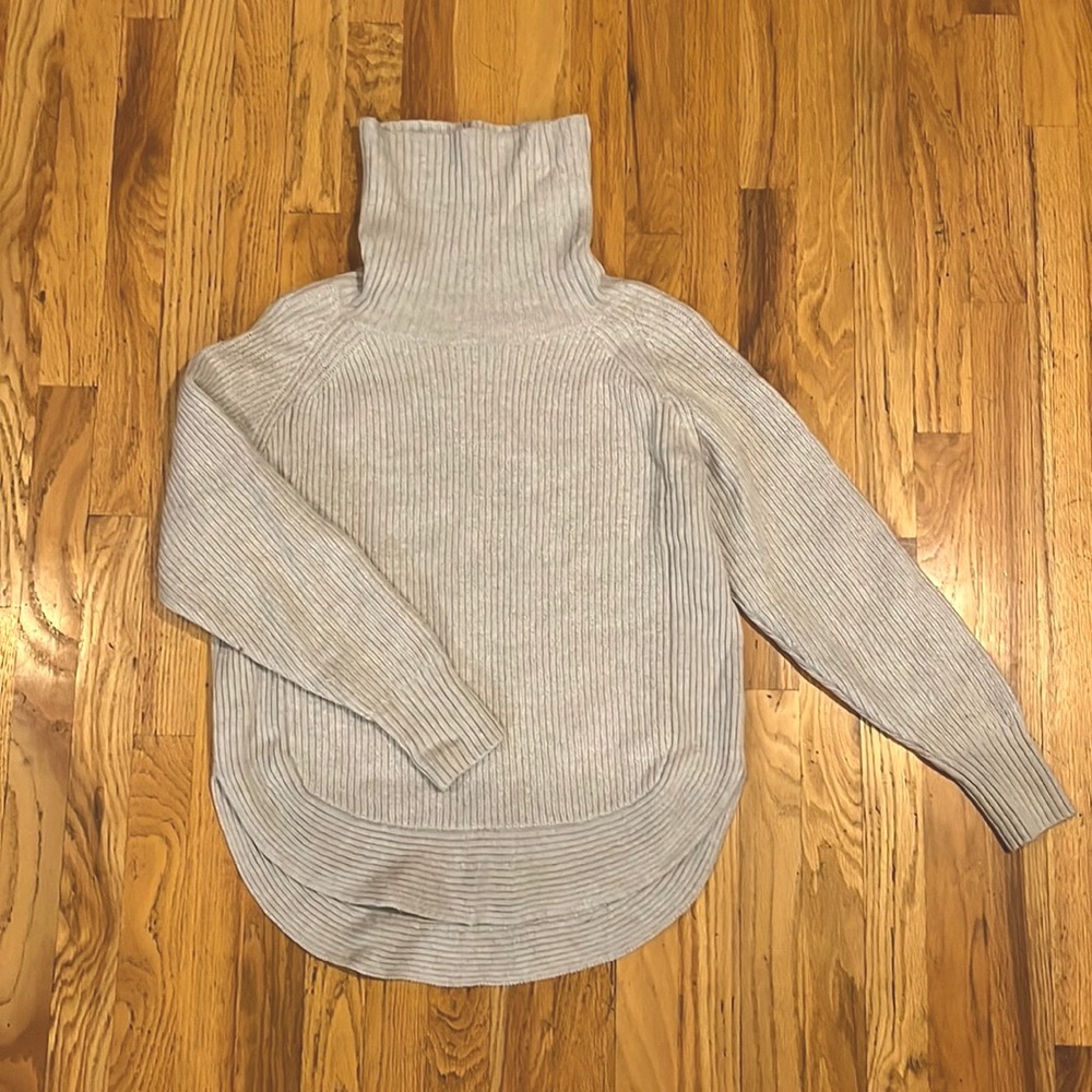 Wilfred Free light grey turtleneck sweater (size: L)